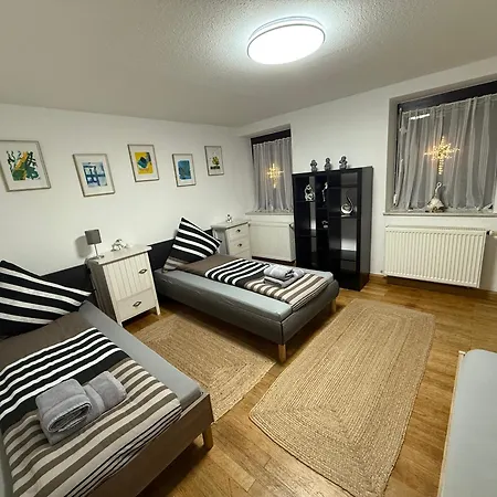 Arcos - Geraeumige 3-zimmer-wohnung Mit 8 Einzelbetten - Perfekt Fuer Familien, Gruppen Oder Monteure Tatil Evi