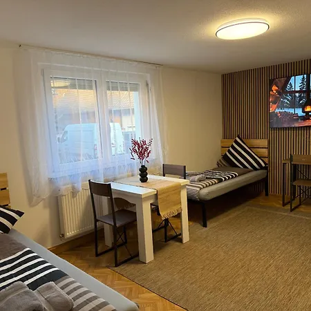 ARCOS Apartment - Geräumige 3-Zimmer-Wohnung mit 8 Einzelbetten - Perfekt für Familien, Gruppen oder Monteure Сasa de vacaciones *