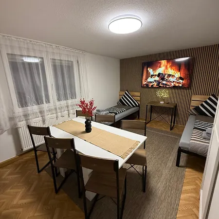 ARCOS Apartment - Geräumige 3-Zimmer-Wohnung mit 8 Einzelbetten - Perfekt für Familien, Gruppen oder Monteure