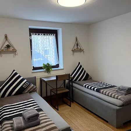 Сasa de vacaciones ARCOS Apartment - Geräumige 3-Zimmer-Wohnung mit 8 Einzelbetten - Perfekt für Familien, Gruppen oder Monteure