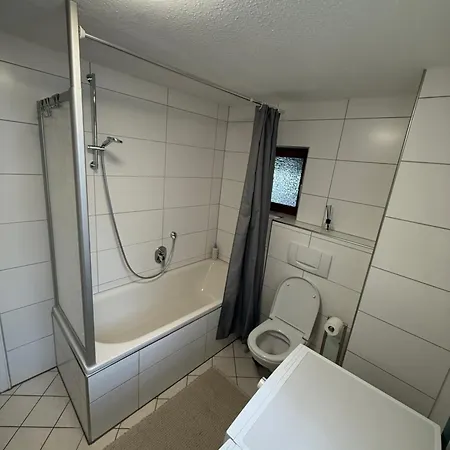 ARCOS Apartment - Geräumige 3-Zimmer-Wohnung mit 8 Einzelbetten - Perfekt für Familien, Gruppen oder Monteure Kappel-Grafenhausen