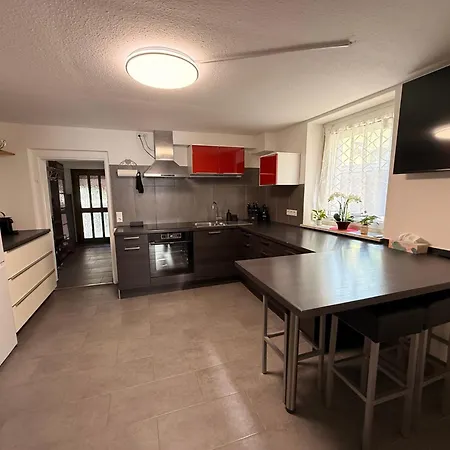 ARCOS Apartment - Geräumige 3-Zimmer-Wohnung mit 8 Einzelbetten - Perfekt für Familien, Gruppen oder Monteure *