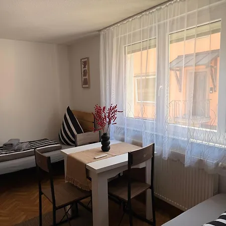 ARCOS Apartment - Geräumige 3-Zimmer-Wohnung mit 8 Einzelbetten - Perfekt für Familien, Gruppen oder Monteure Сasa de vacaciones