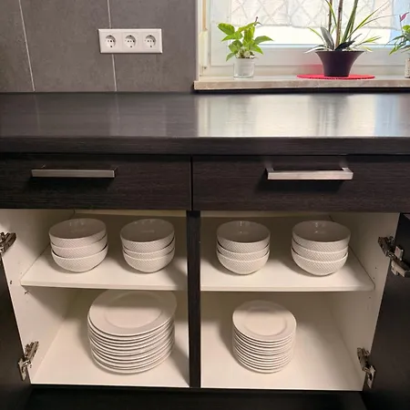 ARCOS Apartment - Geräumige 3-Zimmer-Wohnung mit 8 Einzelbetten - Perfekt für Familien, Gruppen oder Monteure