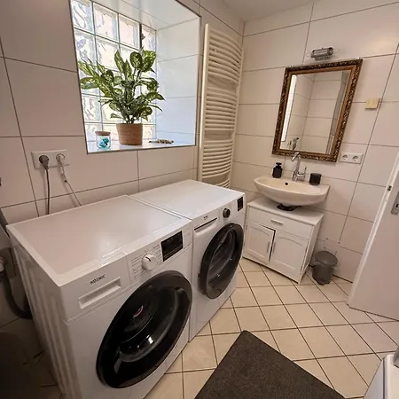 ARCOS Apartment - Geräumige 3-Zimmer-Wohnung mit 8 Einzelbetten - Perfekt für Familien, Gruppen oder Monteure